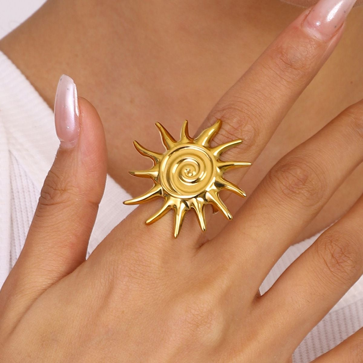 The Helia Radiant Ring